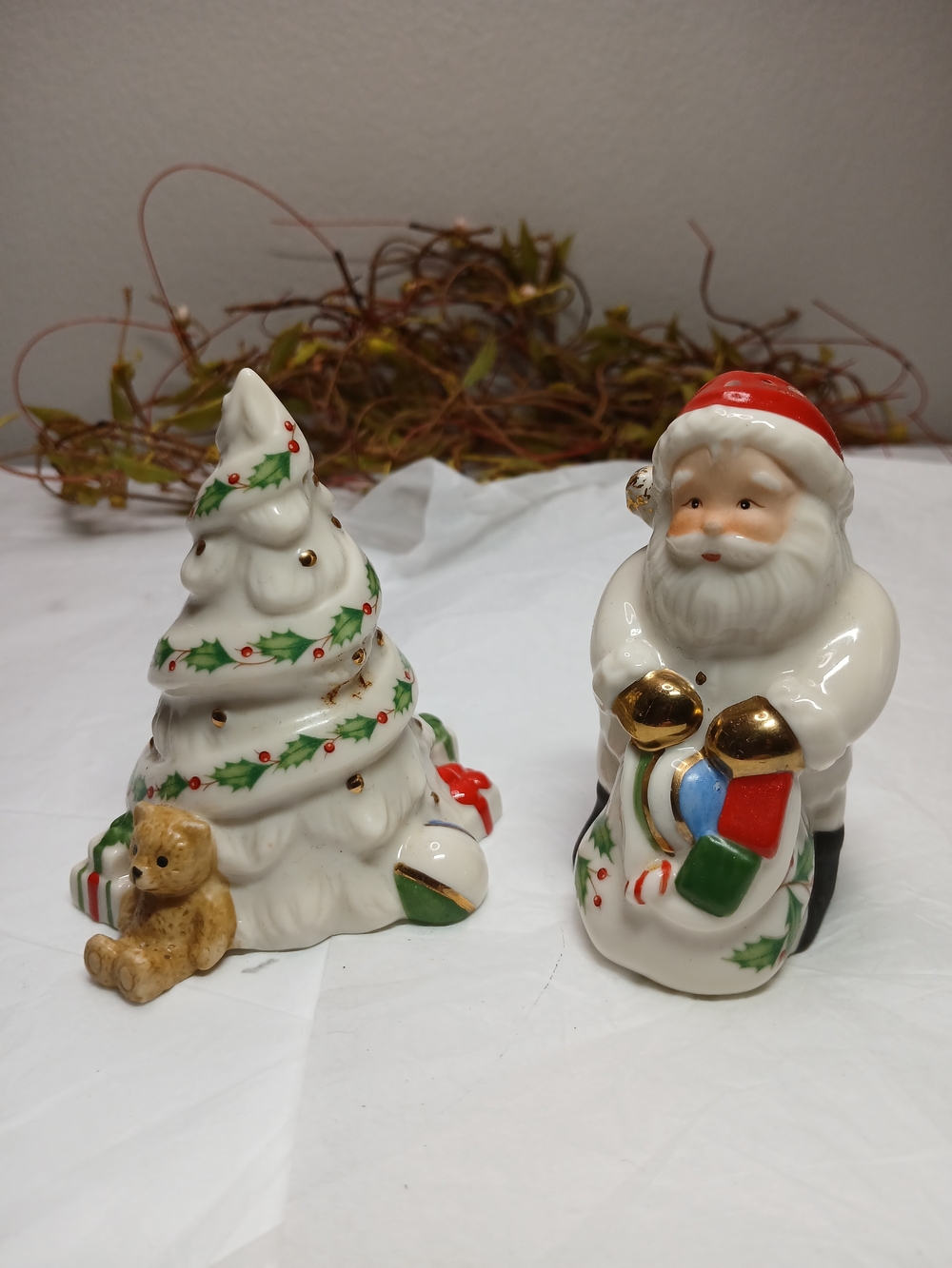Lenox Salt And Pepper Shakers White Ceramic Santa Christmas Tree Gold Accents